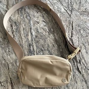 Lululemon Everywhere Belt Bag